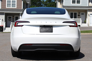 Voiture électrique Tesla Model 3 berline blanche 2025, phares LED, pneus R19 - Product Image 2