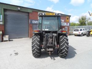 Tracteur agricole d'occasion Massey Ferguson 3060, 140 CV, cabine fermée - Product Image 3