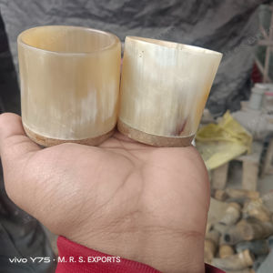 Authentique gobelet à shot en corne de vache, corne de bœuf, mug à bière viking médiéval, verre disponible en gros à des prix compétitifs - Product Image 1