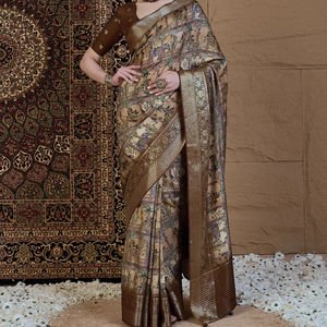 Sari elegante con estampado floral con Chit Pallu ruso para festividades lujosas - Product Image 1