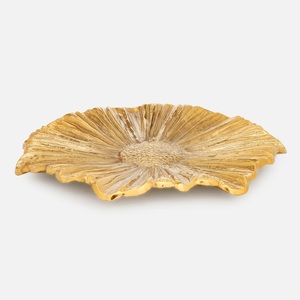 Assiette à fleurs décorative élégante en aluminium avec finition or antique, parfaite pour la table centrale et la décoration intérieure festive - Product Image 2