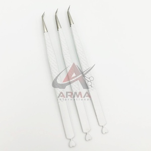 Pince à épiler professionnelle en acier inoxydable blanc mat, écologique et durable, à isolation à 45 degrés, testée à la main, pointe affûtée - Product Image 1