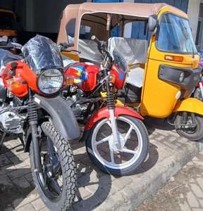 Triciclo de 3 Ruedas Bajaj RE 2024 2025 NUEVO CERTIFICADO en Venta, Listo para Enviar - Product Image 4