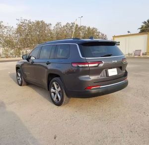 Jeep Grand Cherokee EP V6 Turbo 2021 USADO EN EXCELENTES CONDICIONES con Tracción en las Cuatro Ruedas, Neumáticos R20, Asientos de Cuero, Control de Crucero Adaptativo, Volante a la Izquierda - Product Image 2