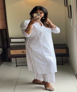 Vêtements islamiques pour femmes musulmanes, blanc cassé, costume de pelouse cousu maxi, boutique de vêtements de fête à la mode, robe pakistanaise pour le mariage de l'Aïd - Product Image 4