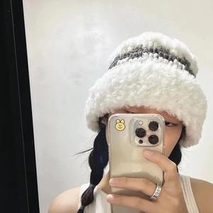 Gorro de cubo de felpa de punto grueso cálido para invierno, gorro de gorro a juego de colores a la moda personalizado en blanco y negro para mujer - Product Image 2