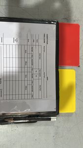 Venta al por mayor equipo de entrenamiento de fútbol Deportivo Tarjeta Roja amarilla Tarjeta de advertencia árbitro de fútbol billetera cuaderno Cuadernos de alta calidad - Product Image 3