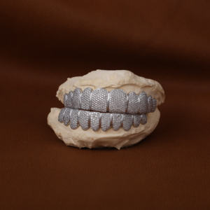 Exclusif Moissanite Diamond Grillz Faites une déclaration avec Bling glacé pour toute performance - Product Image 2