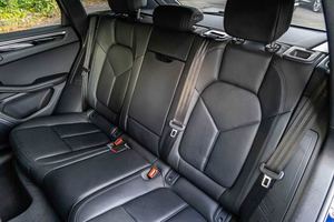 รถ SUV ปี 2022 M-ACAN AWD สภาพดีเยี่ยม เกียร์อัตโนมัติ 7 สปีด เครื่องยนต์เสียงดี 2 ลิตร I4 261 แรงม้า - Product Image 2