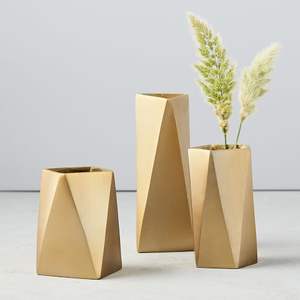 Vase à fleurs en métal décoratif, idéal pour le style d'intérieur, créant des arrangements floraux attrayants avec une qualité durable - Product Image 2