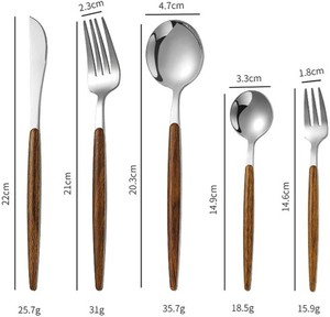 Juego de cubiertos modernos de acero inoxidable de 5 piezas con mango de madera manchado de nogal Diseño clásico para bodas Té y comida - Product Image 2