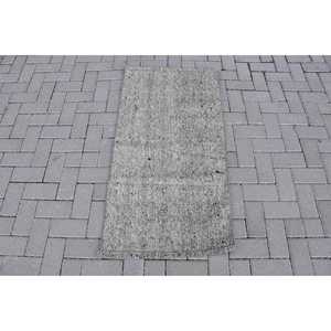 Petit tapis turc vintage de 2,2 x 4,1 pieds, tapis en laine persan gris - Product Image 1