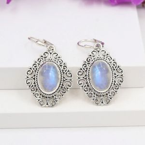 Boucles d'oreilles classiques en argent sterling 925 pierre de lune ovale pour fiançailles ou cadeaux d'anniversaire - Product Image 3