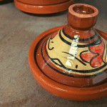 Tajine marocain en argile, fait main, avec couvercle en céramique, ensemble de 2 pièces, ustensiles de cuisson écologiques pour four et cuisinière, poignées en acier inoxydable - Product Image 3