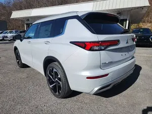 Pristine clean 2024 Mitsubishi Outlander - Product Image 2