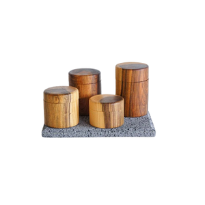 Juego de 4 tarros de sal y pimienta de madera de diferentes tamaños contenedor de almacenamiento de especias y hierbas de forma redonda de la más alta calidad - Product Image 1