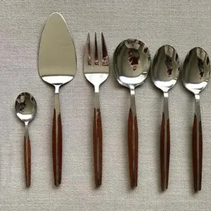 Ensemble de couverts de conception tendance en acier inoxydable avec poignée en laiton parfait pour la vaisselle de restaurant et les repas - Product Image 2