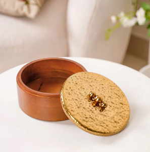 Joyero de madera redondo de latón AK en color madera natural con tapa de metal martillado caja personalizada para REGALO/uso personal - Product Image 3