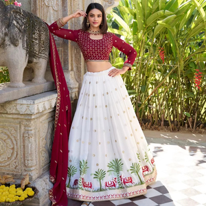 Ensemble pur dernier Georgette Lehenga Choli & Dupatta brodé à la main avec des paillettes et du fil en soie pour les mariages - Product Image 1