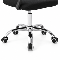 Chaise de bureau en maille noire avec option d'appuie-tête réglable, base chromée et accoudoirs en PP pour espaces de travail commerciaux