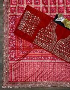 Sari Indio Tradicional 2022 para Novia, Color Rojo, Seda Patola con Estampado Bandhni, Bordado Pesado con Lentejuelas - Product Image 6