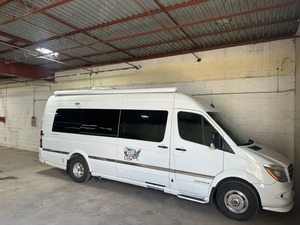Autocaravana Pristine Clean 2016 Airstream Interstate 3500 Lounge Clase B - Product Image 2