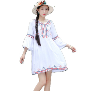 Vestido Corto Bordado Natural Tejido para Mujer, Estilo Europeo, Manga Ancha Tres Cuartos, Lavable, Mini Vestido - Product Image 1