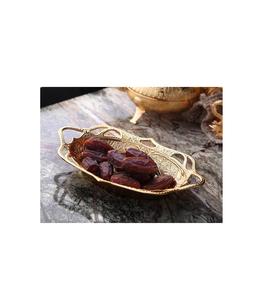 Elegante tazón de chocolate de metal dorado para ocasiones festivas que sirve postres dulces frutas secas con calidad artesanal premium - Product Image 1