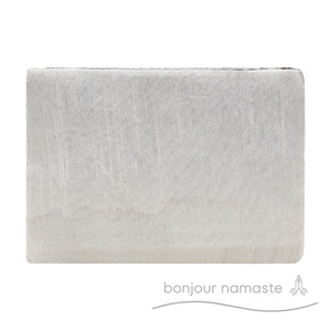 Portamonete con perline di elefante lavorato a mano guscio d'uovo bianco con ricamo artigianale accessorio da donna sostenibile - Product Image 2