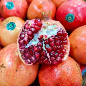 Fresh Pomegranates Red Juicy <b>Seeds</b> Fresh Pomegranates With 100% Natural Taste And Perfect For Bulk Wholesale - Product Image 3