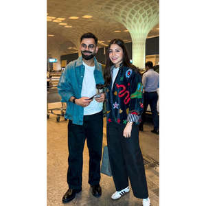 Blouson bomber en cuir de peau de mouton matelassé court, réversible, à imprimé animalier, avec broderie Suzani faite main en velours bleu nuit - Product Image 1