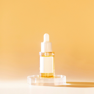 Esencia blanqueadora OEM de 50ml que ayuda a iluminar e igualar el tono de la piel para un brillo radiante - Product Image 3