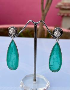 Boucles d'oreilles fines en argent sterling 925 avec clou rose en cristal émeraude et motif goutte de larme - Product Image 3