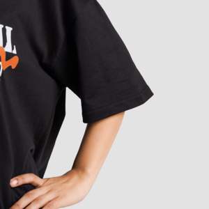 เสื้อยืดโอเวอร์ไซส์ StreetLine ผ้าเจอร์ซีย์หนา 300 กรัม สีดำล้วน พิมพ์ลายกราฟิก เสื้อยืดพิมพ์ลาย รุ่น Black T-Shirt - Product Image 6