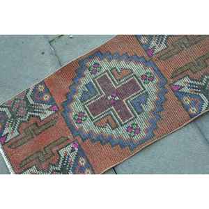 พรมวินเทจขนาดเล็ก, พรมตุรกีขนาด 1.4x2.8 ฟุต, พรมขนสัตว์ลายสัตว์สีแดง - Product Image 4