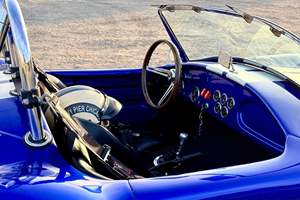 S-helby C-obra d'occasion en bon état, boîte manuelle 5 vitesses, moteur V8 de 302 pouces cubes, habillage extérieur - Product Image 4