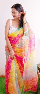 Bollywood beau sari en soie d'organza doux avec imprimé Bandhej et bordure de travail Gota Moti en sari avec chemisier blanc non cousu - Product Image 2