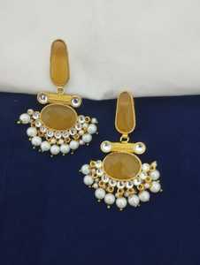 Royal and Festive Kundan Chandbali Pearl Drops Earring Set Producto único de moda a granel para niñas y mujeres - Product Image 3