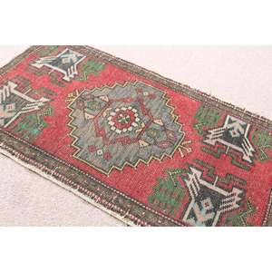 Tapis turc vintage 1,8x3,1 pi (54x95 cm), tapis uni rouge vert - Product Image 2