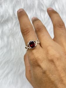 แหวนเงินโกเมนธรรมชาติแหวนเงินโกเมนทำด้วยมือแหวนเงินสไตล์โบฮีเมียนสำหรับเธอ - Product Image 3