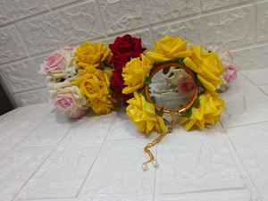 Rosa terciopelo flor mano Gajra pulsera ajustable bloqueo Gajra para mujer fiesta Haldi Mehndi dama de honor regalo muñeca mano ramillete - Product Image 4