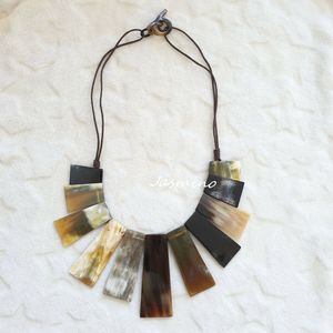 Nouveau design de mode collier en corne marron de buffle avec boucle d'oreille collier en corne artisanale indienne avec finition naturelle à bas prix - Product Image 1