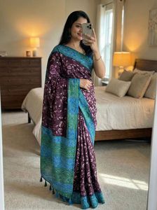 Sari Bandhani Moss Kalmkar con Trabajo de Espejo y Diseño de Pallu Pesado con Trabajo de Tejido con Zumka en el Pallu - Product Image 2