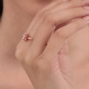 Anillo Radiant Sunshine para Mujer, Oro Rosa, Patrón Geométrico, Oro Amarillo de 14K, Bañado en Rodio, Incrustaciones de Circonio, Engaste Pavé, Certificado - Product Image 2