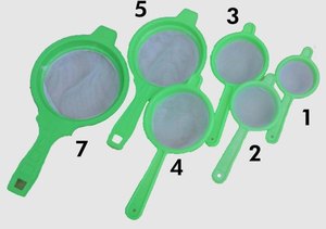 Colador de Plástico ANAX para Jugos y Té, Tamaño Estándar, Redondo, Fácil de Usar, Multicolor, Filtro para Bebidas, Naranja, Rojo, Amarillo - Product Image 3