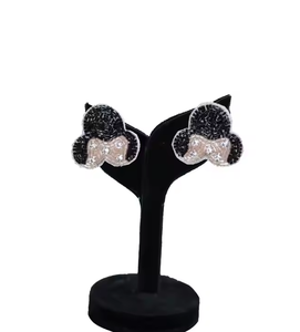 Boucles d'oreilles sportives en perles faites à la main, style classique, bijoux de mode pour les occasions de mariage, de fête et de cadeaux en provenance d'Inde - Product Image 2