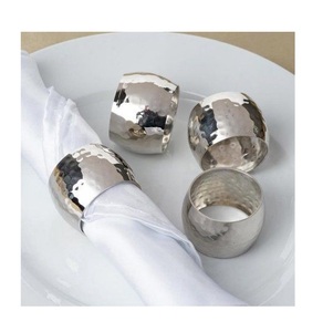 Anillos para Servilletas de Acero Inoxidable con Diseño Martillado, Pulidos en Plata, para Decoración de Mesa en Bodas y Fiestas, Hechos de Latón - Product Image 1
