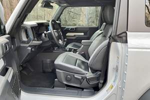 Ventes aux enchères 2021 Bronco Black Diamond 7 vitesses manuelles 4x4 tout-terrain - Product Image 4