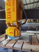 Máquina de Corte de Puentes con Control Servo PLC, 360 °   Cabeza Giratoria y 45 °   Plataforma Inclinable para el Procesamiento de Losas de Mármol y Granito