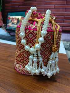 IndiaStylishn Mini bolso de moda para mujer Perla y bordado decorado estilo 'Mini Potli' para mujer - Product Image 2